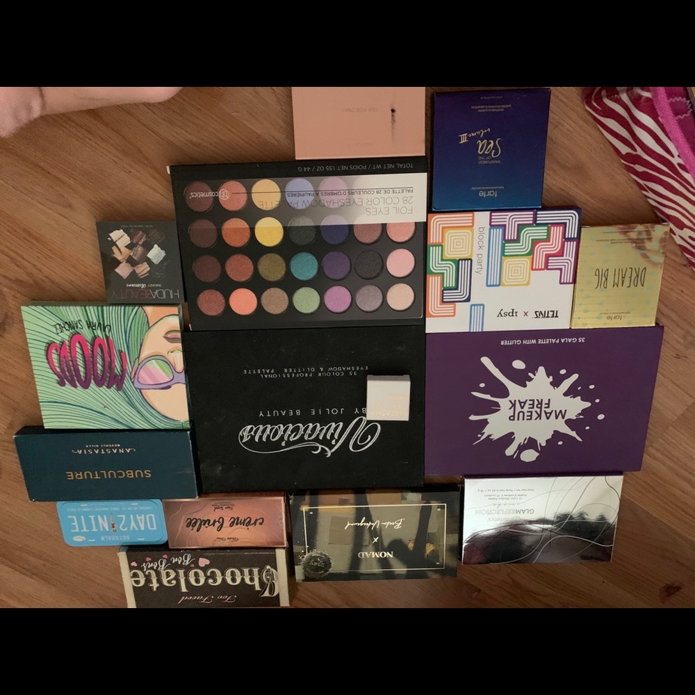Eyeshadow Palettes - Picture 2 of 2